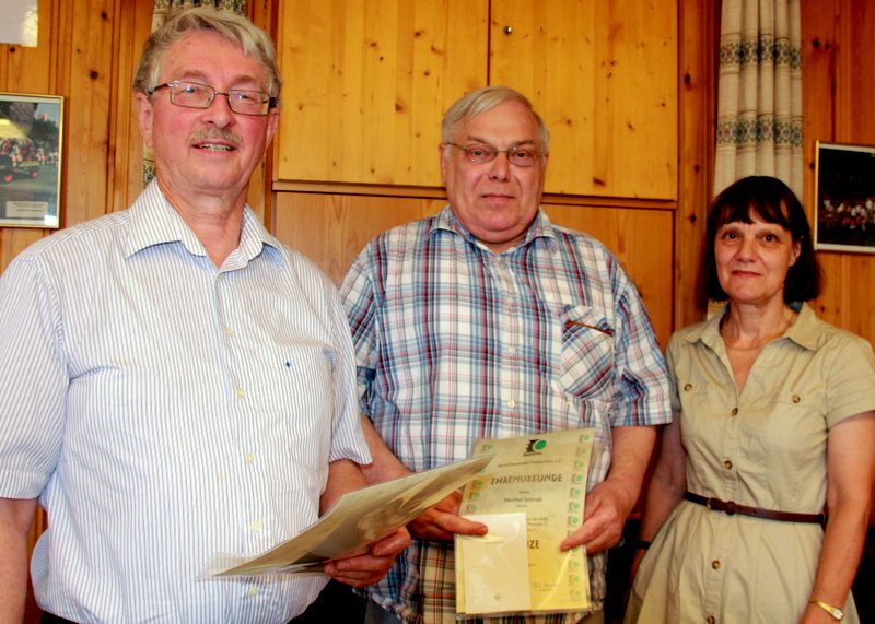 Von links: Herr Prof. Dr. Erhard Mörschel, Herr Manfred Schmidt, Frau Gertrude Almquist-Bois